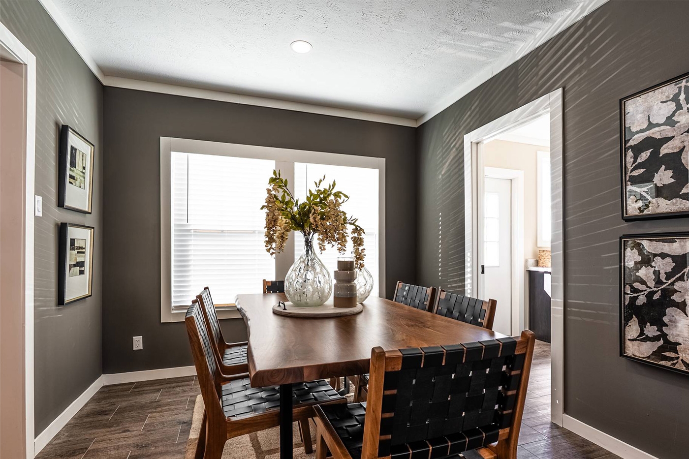 The-Hangout-CS-3263-dining-1