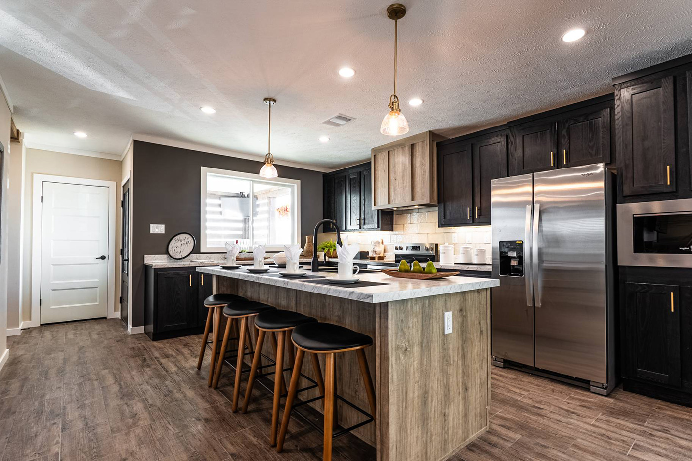 The-Hangout-CS-3263-kitchen-2