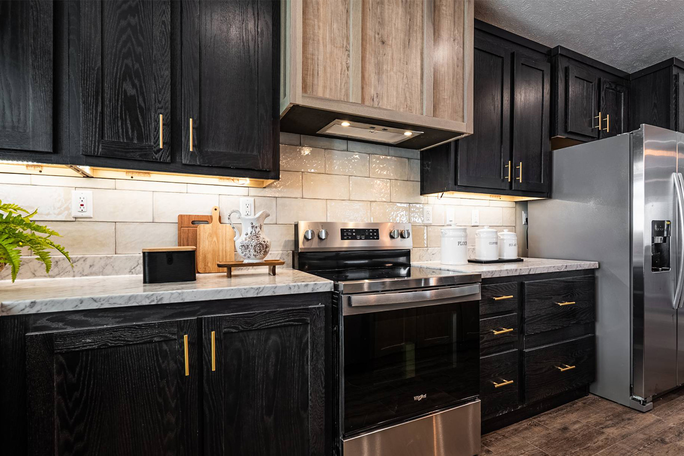 The-Hangout-CS-3263-kitchen-3