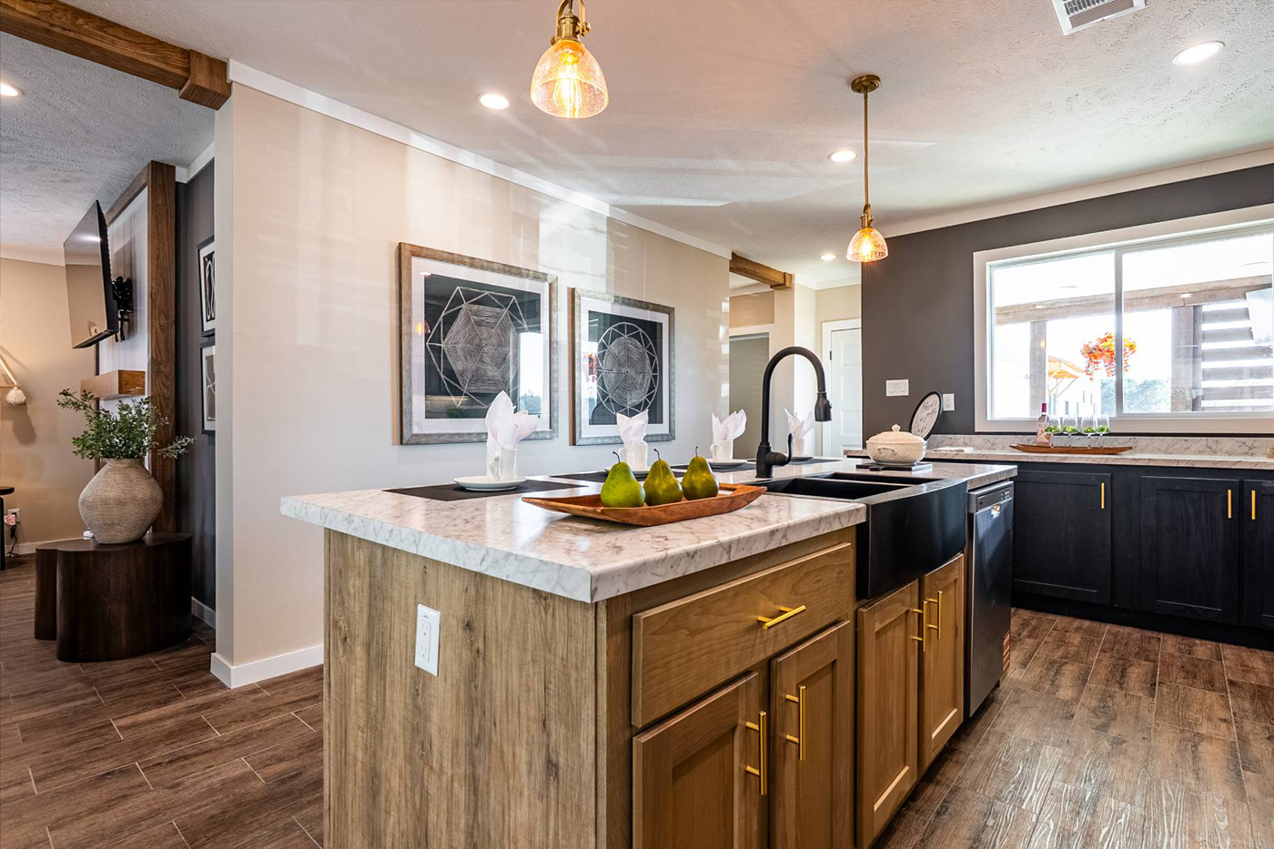 The-Hangout-CS-3263-kitchen-4