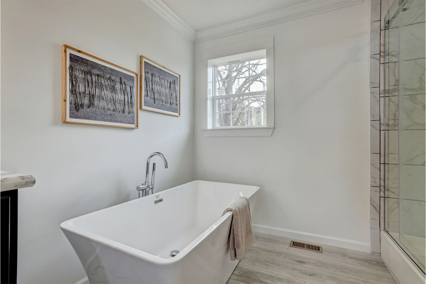 Tillery-III-3260-01-bath-2