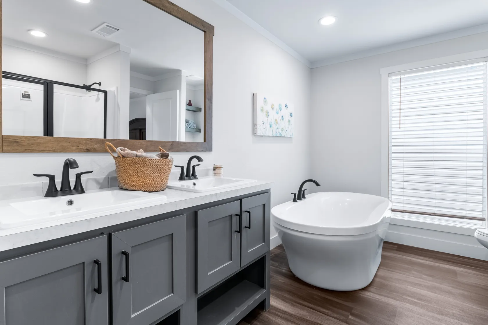 Lexi-Bathroom-Tub