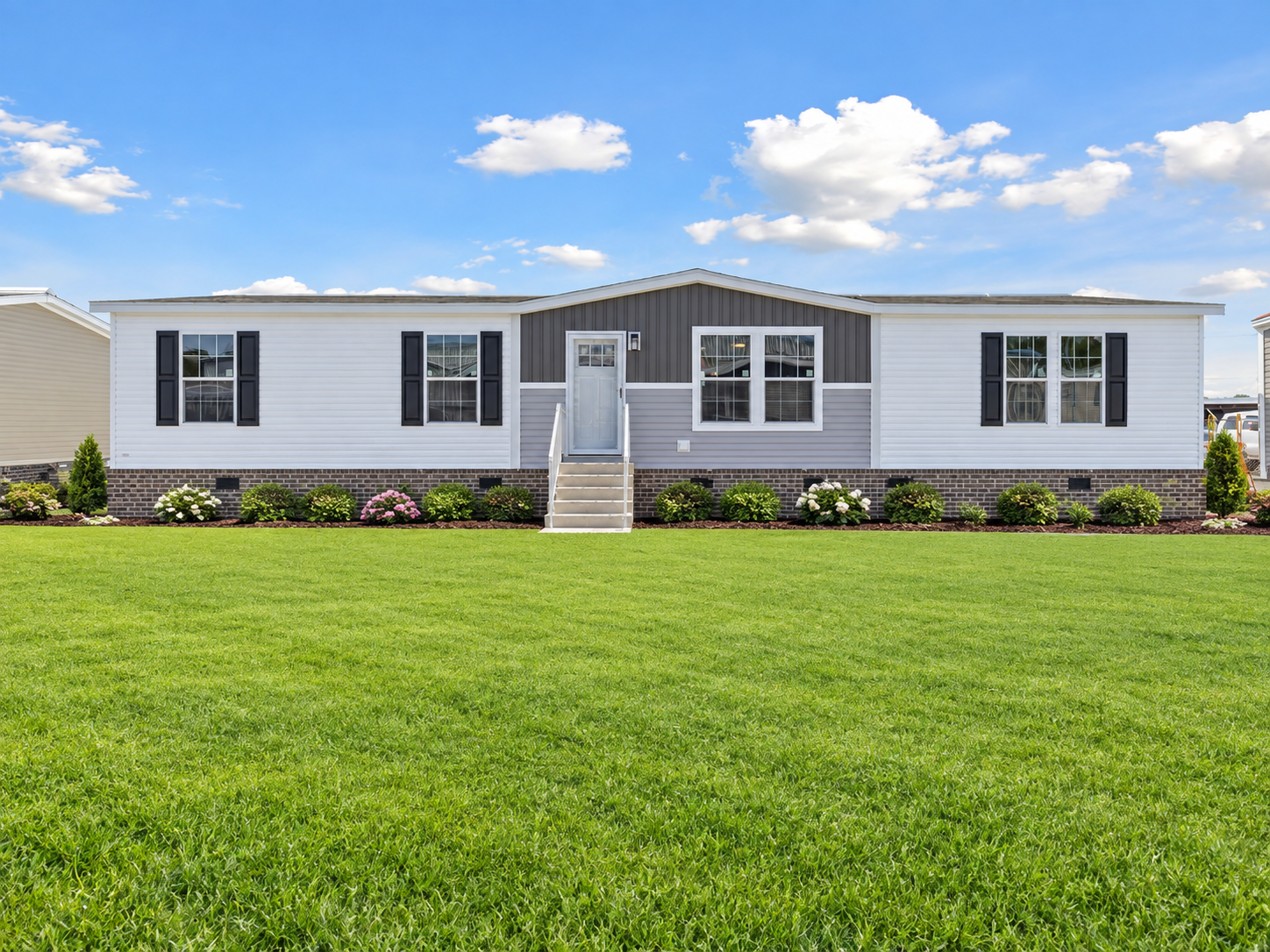 261-lake-manor-3260h32p03-exterior-2.1