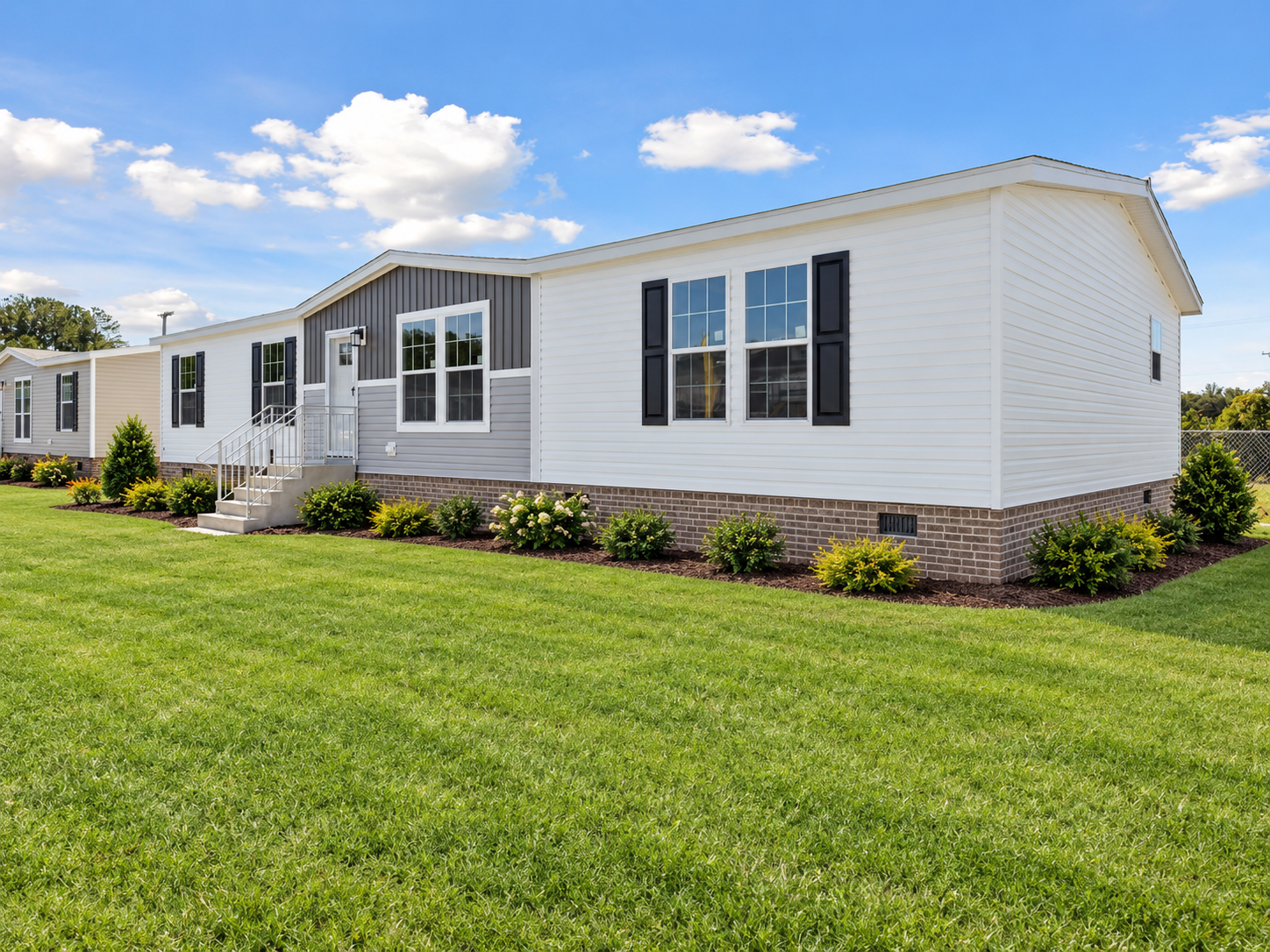 261-lake-manor-3260h32p03-exterior-3.1