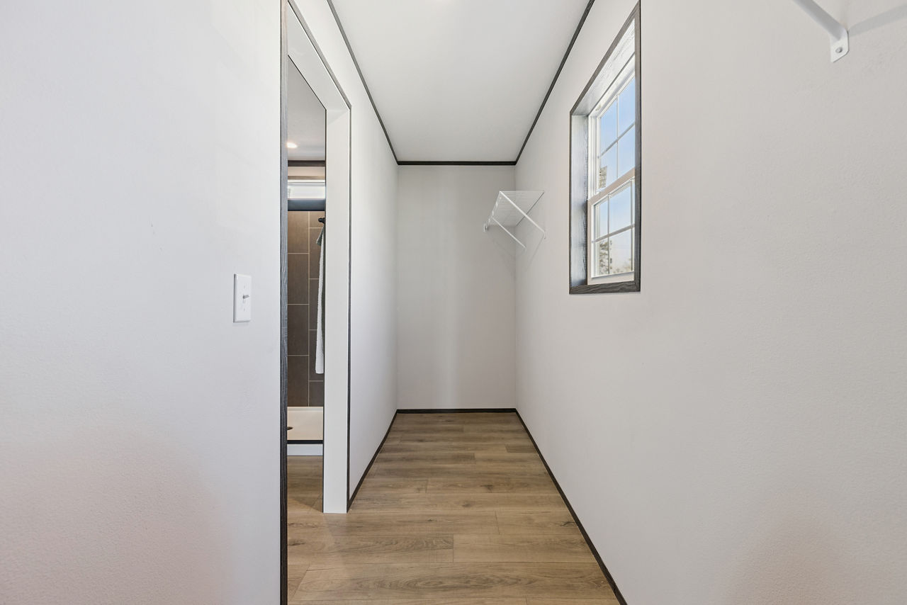 261-lake-manor-3260h32p03-primary-bath-closet-1