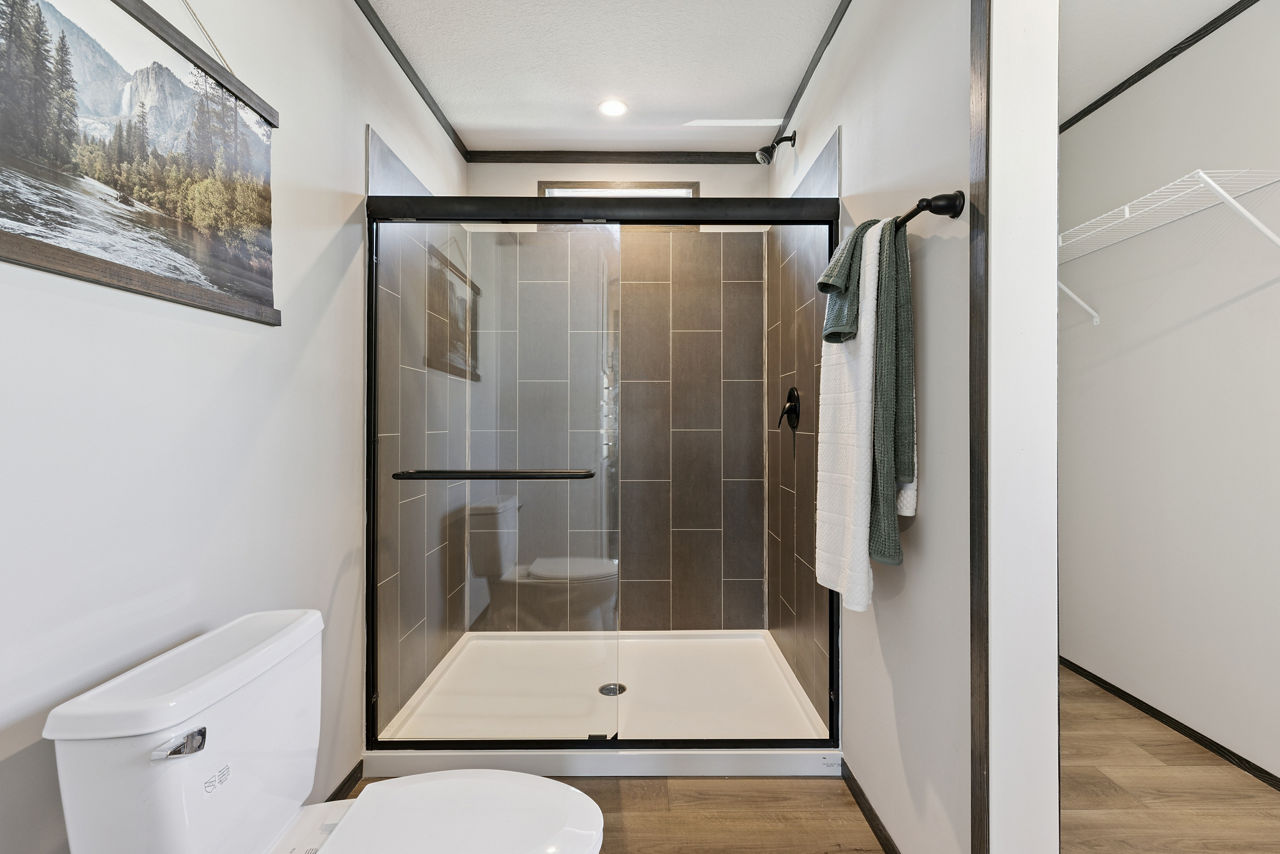 261-lake-manor-3260h32p03-primary-bath-shower