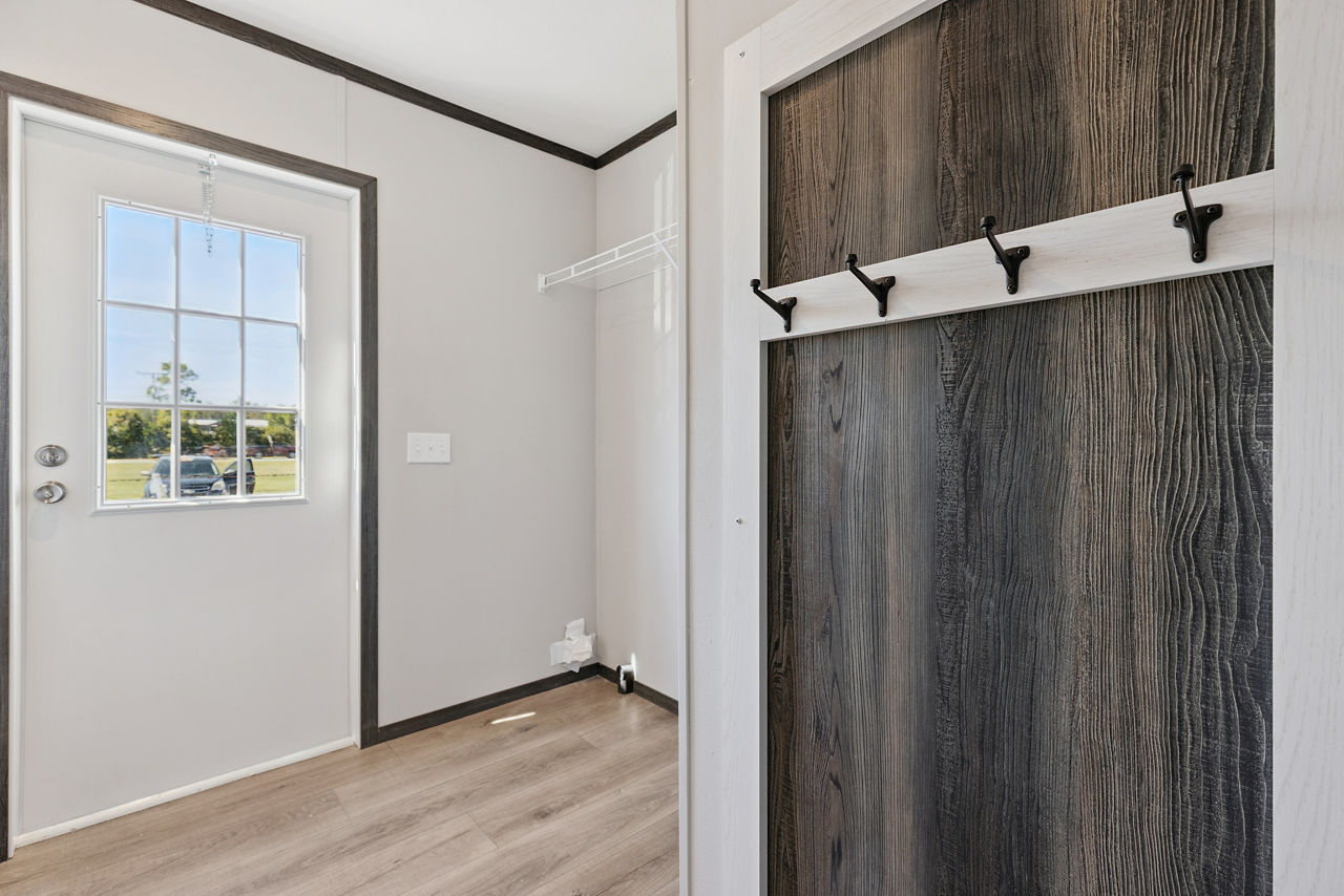 261-lake-manor-3260h32p03-utility-room-1